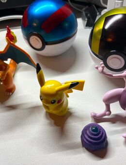 Pokémon Mewtwo & Glurak & Pikachu - München