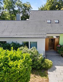 Viel Raum für Familie & Generationen: Einfamilienhaus mit Einliegerwohnung und Doppelgarage - Karlsruhe