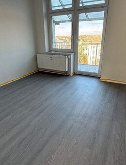 Lichtdurchflutetet . im DG mit EXTRA Dachspitz / Bad mit Wanne + Dusche u.v.m. - Chemnitz