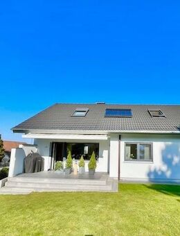 Wohnen, wo das Herz aufblüht - liebevoll modernisiertes Zuhause mit zauberhaftem Gartenparadies in Hechingen - Hechingen