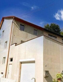 Renoviertes 2 Fam. Haus mit neuer Garage und großer Terrasse im ruhigen Herzen von Nenningen! - Lauterstein