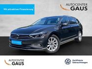 VW Passat Variant, 2.0 TDI Elegance, Jahr 2023 - Bielefeld