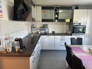 schöne modernisierte 4 Zimmerwohnung im 1 OG mit Einzelgarage - Singen (Hohentwiel)
