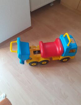 Verkaufe ein LKW Sandspielzeug / Rutschfahrzeug - Mönsheim