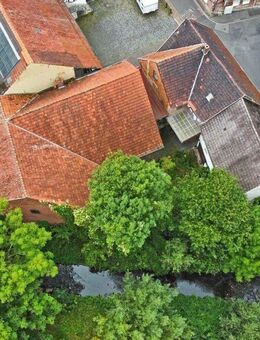 HISTORISCHER DREISEITHOF AN DER BAUNA SUCHT NEUEN EIGENTÜMER - Baunatal