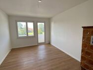 Helle 1 Zimmer Wohnung mit Balkon *Kleine Küche mit Holz-/Kohleofen *Duschbad mit Fenster *Keller - Jüterbog