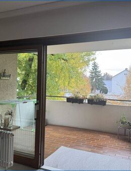 Bezugsfreie, großzügige 4-Zimmer-Wohnung mit Tiefgarage und Balkon in ruhiger Wohnlage in Radolfzell - Radolfzell (Bodensee)