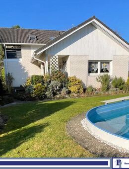 Komfortables Wohnen in Mahlsdorf-Süd: Einfamilienhaus mit Einliegerwohnung und Pool - Berlin