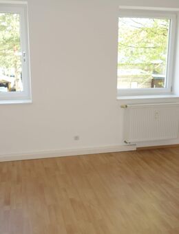 GÜNSTIGE TOP-moderne 2-ZIMMER-WOHNUNG RUHIG AUF GRÜNEM GARTEN zwischen Schloßpark und "Kaufland" - Oranienburg