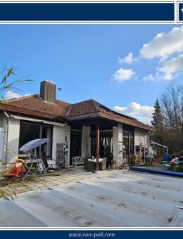 Betriebsurlaub bis 06.01.26. Ab 07.01.26 sind wir wie gewohnt für Sie da! - Attraktives Einfamilienhaus mit großem Garten und Außenpool und Garagen - - Ansbach