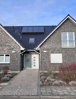 Moderne 3-Zimmer-Dachgeschosswohnung mit Carport & Einbauküche - Fürstenau