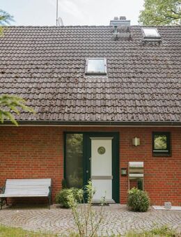 Sofort einziehen: 3-Zimmer-Dachgeschosswohnung in Alt Mölln - bezugsfrei und auf Wunsch möbliert - Alt Mölln