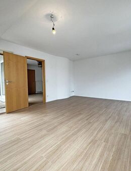 Neuer Boden, Wellness-Bad, Loggia | Sonnige Maisonette | Klimaanlage & Stellplatz - Ilsfeld