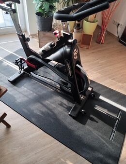 Spinnig Fahrrad IC1 Life Fitness ehem. Tomahawk mit Unterlegmatte - Westerrönfeld