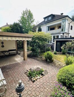 Exklusive & repräsentative Stadtvilla mit Indoor-Pool, 2 Garagen, Garten, optional 3 WE, top Lage - Offenbach (Main)