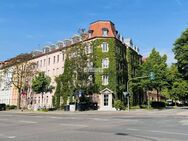 antaris Immobilien GmbH ** Lichtdurchflutete Dachgeschosswohnung mit Charme, Aufzug & Top-Lage ** - Erfurt