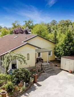 Uetze - Eltze - bezauberndes Einfamilienhaus mit mehreren Garagen - sehr ruhige Lage - Uetze