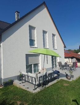 Mod. Einfamilienhaus Baujahr´2021 Luftwärmepumpe Top Ausstattung in 96123 Pödeldorf Landkr. Bbg. - Litzendorf