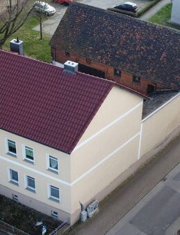 Zweifamilienhaus mit ausbaufähiger Scheune und 2 Garagen - Haldensleben