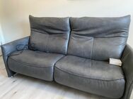 Ledercouch Zweisitzer, MONDO, Elektr. verstellbar, grau, sehr guter Zustand - Euskirchen Zentrum