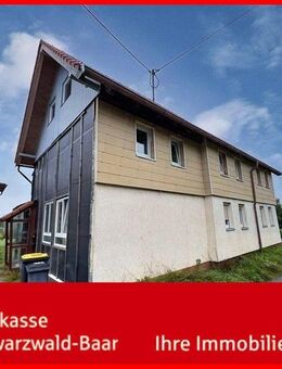 Renovierungsbedürftiges Wohnhaus mit zwei Garagen und Scheune - Königsfeld (Schwarzwald)