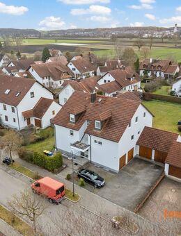 IMMOSPACE *** Helle 2-Zimmer-Dachgeschosswohnung *** Balkon und Garage *** - Thannhausen