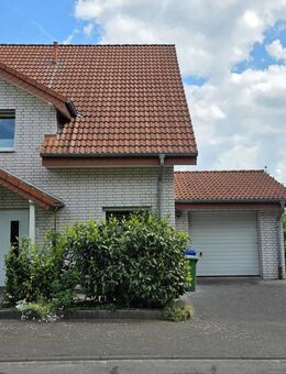 *Wohnen mit Aussicht - Charmante Doppelhaushälfte in Büren* - Büren
