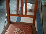 Antiker Stuhl mit Gobelinarbeit - Alfter