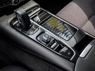 Volvo V60, Kombi T6 Plug-in Hybrid AWD R Design Expression, Jahr 2021 - München