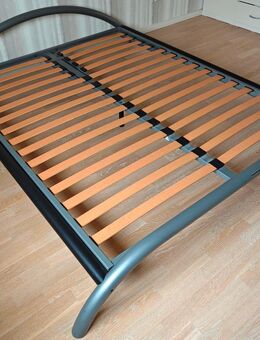 flaches Bettgestell 2 m x 1,60 m komplett mit Lattenrost - Oyten