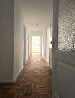 Gemütliche und renovierte 4-Raum-Wohnung mit Balkon in zentraler Lage von Herzogenaurach - Herzogenaurach
