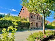 Harmonisch wohnen mit Pfiff! Individuelles Zweifamilienhaus für die geschickte Handwerkerfamilie plus Bauplatz in Brakel-Bellersen (Kreis Höx - Brakel