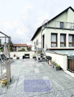 WOHNUNGSPAKET: 2 WOHNUNGEN VERBUNDEN FÜR DIE GROSSE FAMILIE-DOPPELGARAGE - GARTEN -DACHTERRASSE - Adelsdorf
