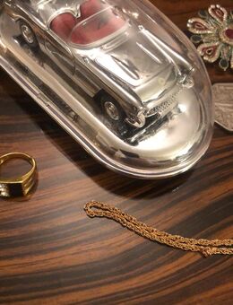 Konvolut zu verschenken Brosche, Munze, Armband , Ring, - Dresden