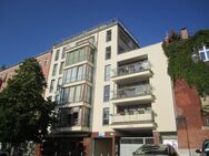 Helle, sonnige 4 Zimmerwohnung zu vermieten - Aufzug, Gäste-WC, Wannenbad - Blick zum Cantianstadion - Berlin