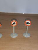 4 alte Mini-Verkehrsschilder – Spielzeug 50er–80er in 22844