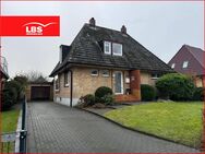 Freistehendes Einfamilienhaus mit großem Grundstück - Neumünster