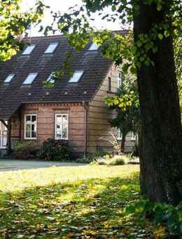 +++ gepflegte Gutshaus-Hälfte mit großem Grundstück und Saunahaus|Seltenheit +++ - Sundhagen