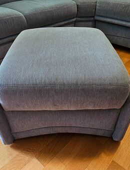 Elegantes massives 7-Sitzer-Sofa/ Couch mit Hocker - Böblingen Zentrum