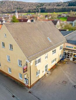 Großes Wohnhaus mit angrenzendem Einzelhandelsgeschäft in Wettelsheim - Treuchtlingen