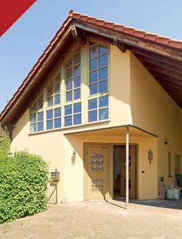 Architektonisch ansprechender Bungalow mit Wintergarten und Garage auf großzügigem Grundstück - Einselthum