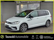 VW Touran, 1.5 TSI Highline R-Line 7S 18, Jahr 2019 - Erlangen