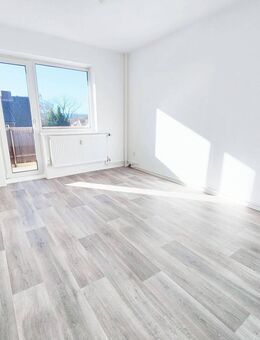 KLEIN ABER FEIN: moderne 1-Zimmer Wohnung mit Wannenbad und Balkon im Erdgeschoss! - Bad Gandersheim