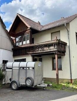 Handwerker aufgepasst ! 2FH mit Scheune (für 1-3 Pferde geeignet) in Hilders-Simmershausen - Hilders