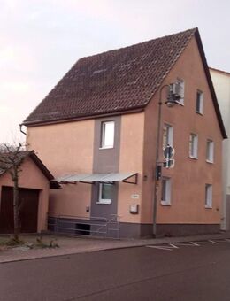 Freistehendes Haus mit 3 Wohnungen, Garage, Garten - Mühlacker