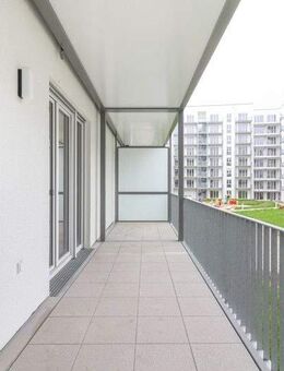 Stilvolle 4-Zimmer-Wohnung mit Sonnenbalkon, moderner Küche und Tiefgaragenstellplatz - Frankfurt (Main)