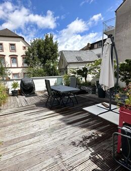 Im Stadtzentrum! Sanierte Altbauwohnung mit 2 Bädern und 60 qm großer Sonnenterrasse - Trier