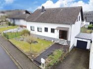 Ruhig gelegenes Einfamilienhaus mit Garage und weitläufigem Garten - Wadern