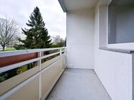 Sanierte 3-Raum-Wohnung mit neuem Bad, Wanne, Balkon, Wohnküche und Deckenspots in Chemnitz- Kappel - Chemnitz