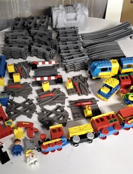 Lego Duplo Eisenbahn Schienen Bausteine Brücke elektr. Züge Weichen Kreuzung Anhänger Figuren Kreuzung XXL Konvolut - Willebadessen